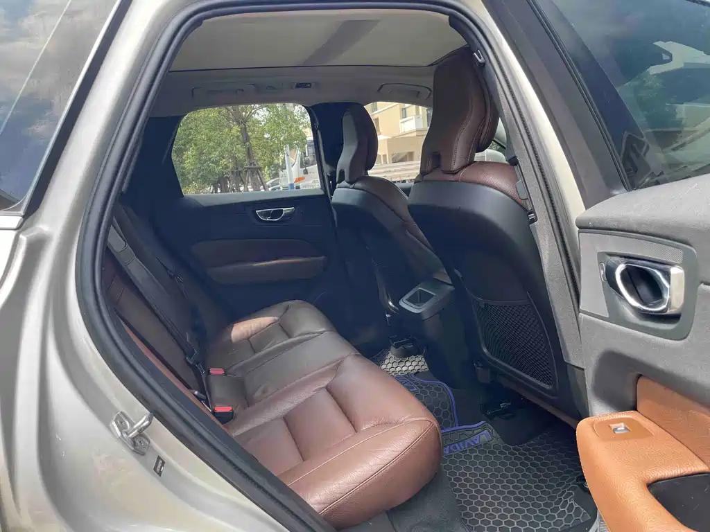 Volvo XC60 — миниатюра 11
