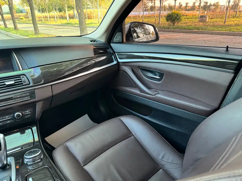 BMW 5 Series — миниатюра 14
