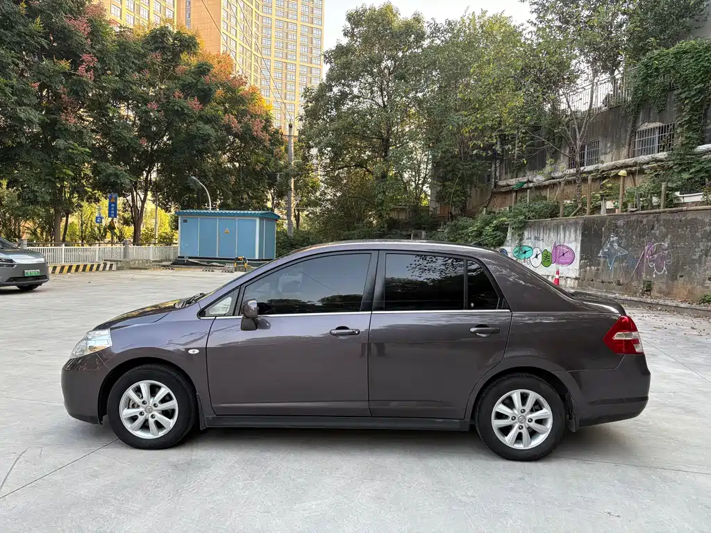 Nissan Tiida — миниатюра 4