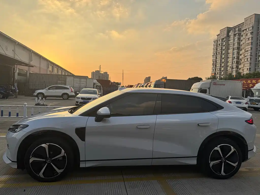 BYD L EV — миниатюра 3