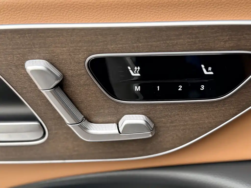 Mercedes-Benz E-Class — миниатюра 16