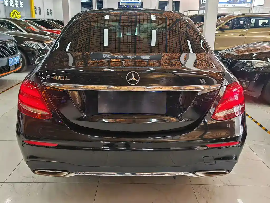 Mercedes-Benz E-Class — миниатюра 7