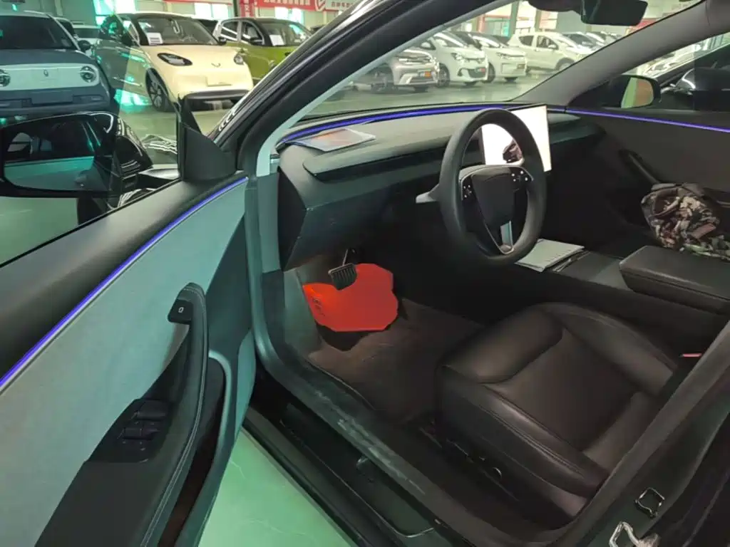 Tesla Model 3 — миниатюра 16