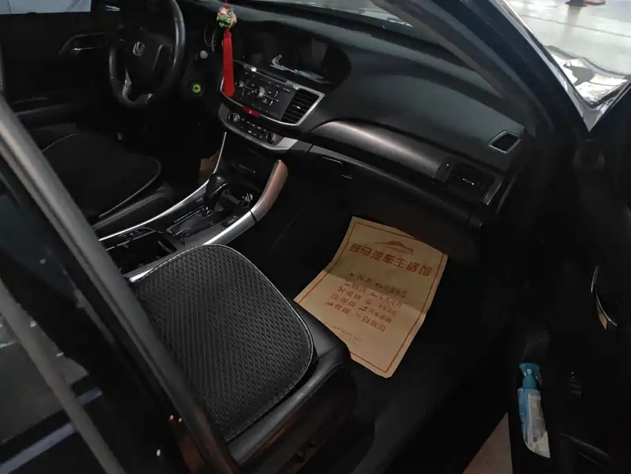 Honda Accord — миниатюра 8