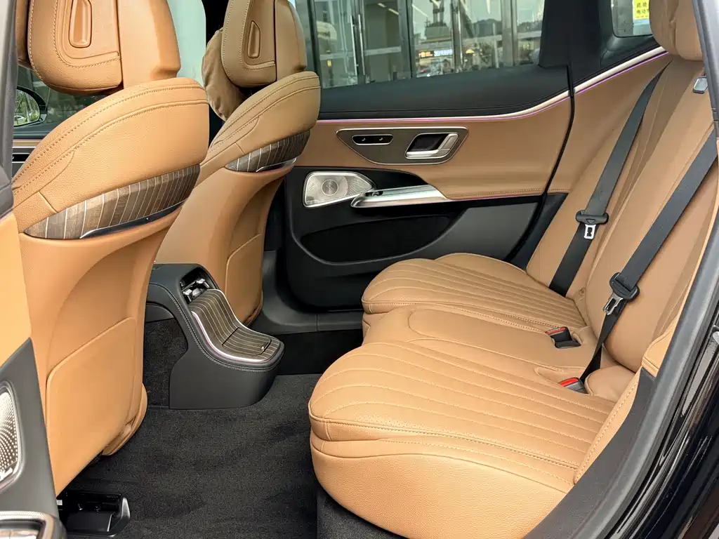 Mercedes-Benz E-Class — миниатюра 13