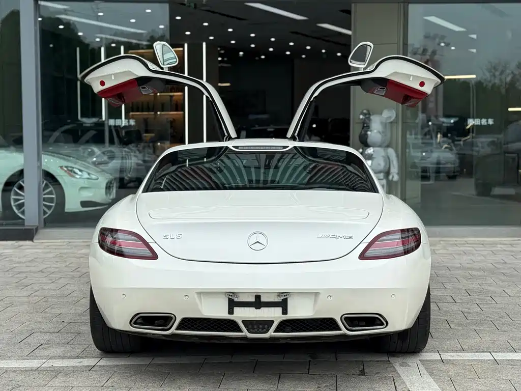 Mercedes-Benz SLS AMG — миниатюра 12