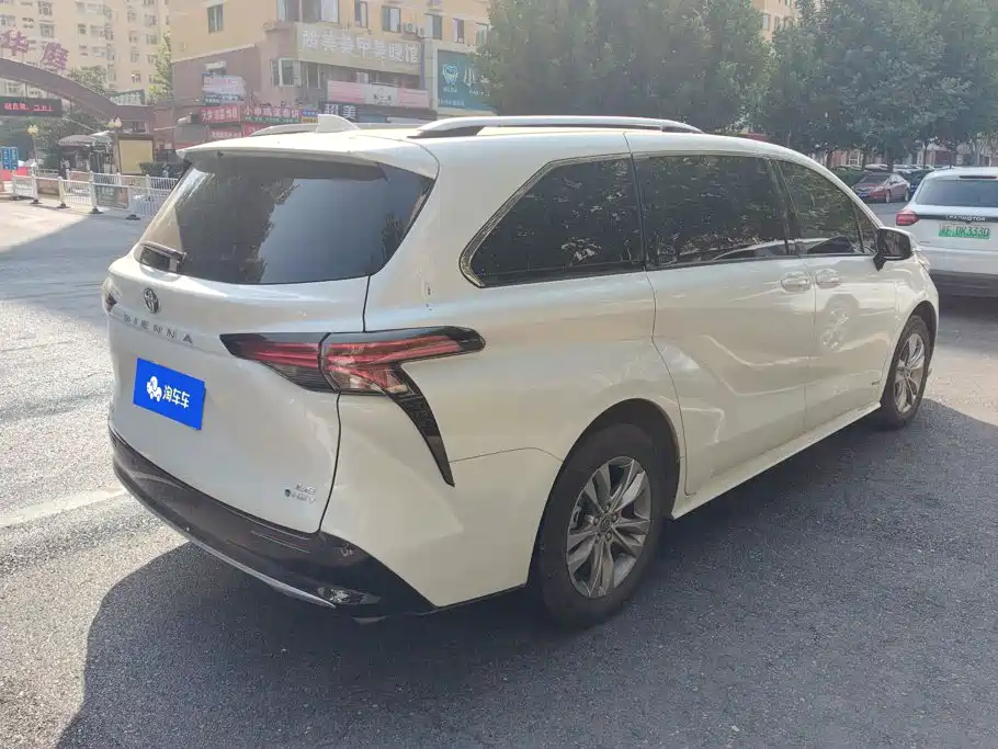 Toyota Sienna — миниатюра 3