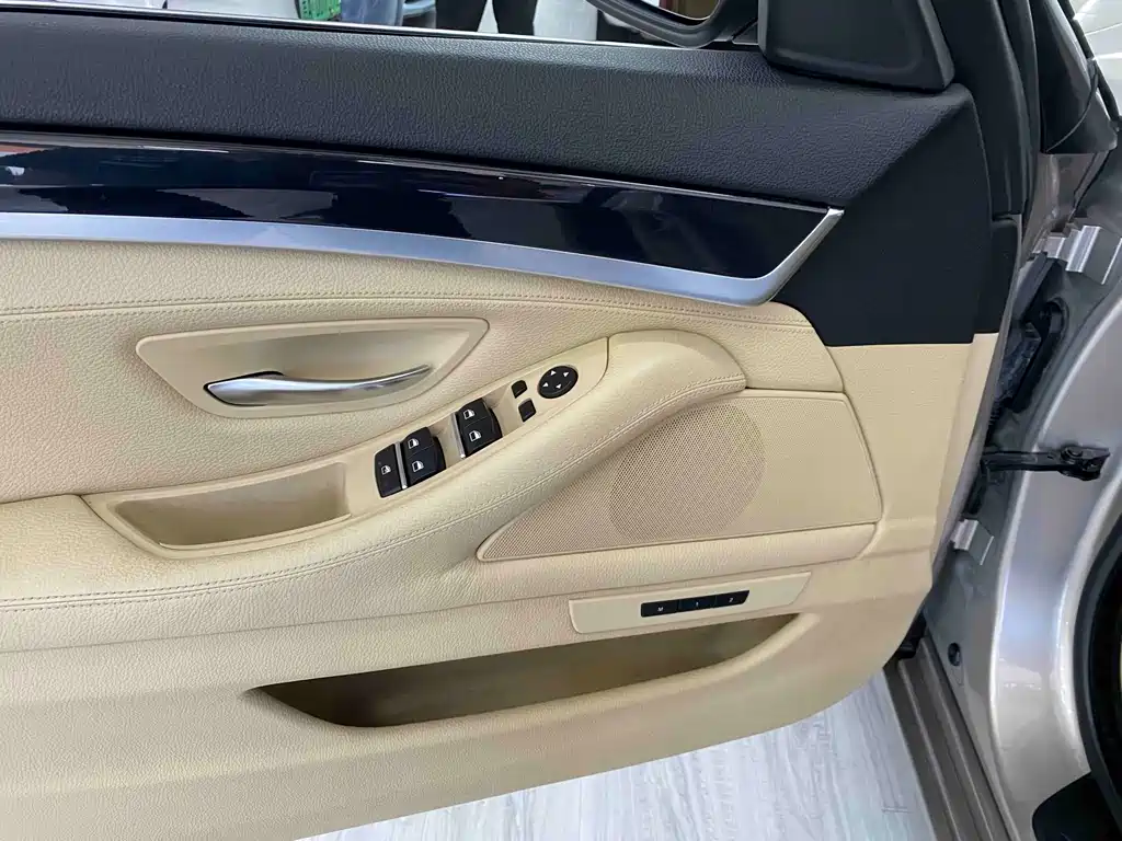 BMW 5 Series — миниатюра 5