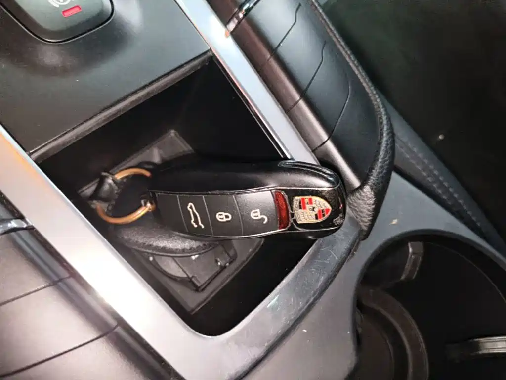 Porsche Macan — миниатюра 9