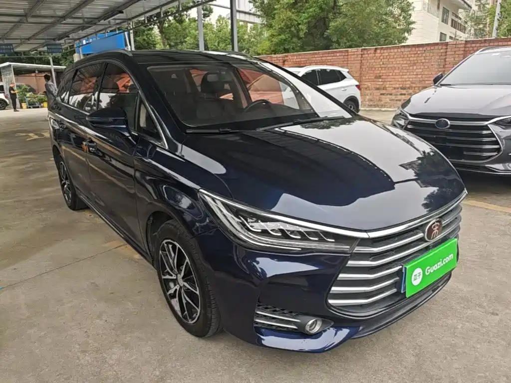 BYD MAX — миниатюра 4