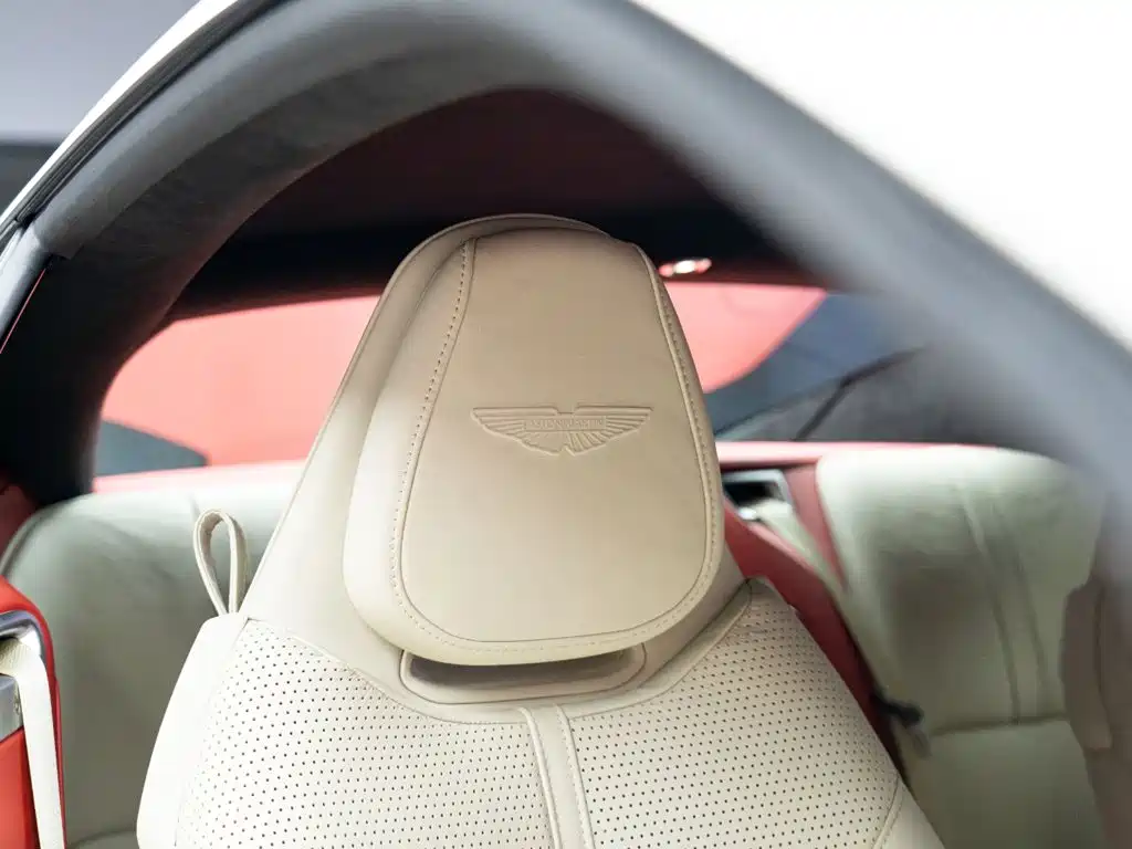 Aston Martin DB12 — миниатюра 14