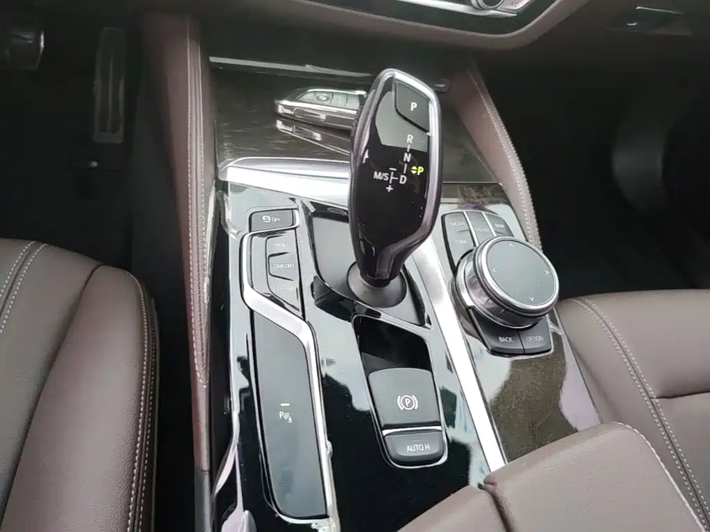 BMW 5 Series — миниатюра 14