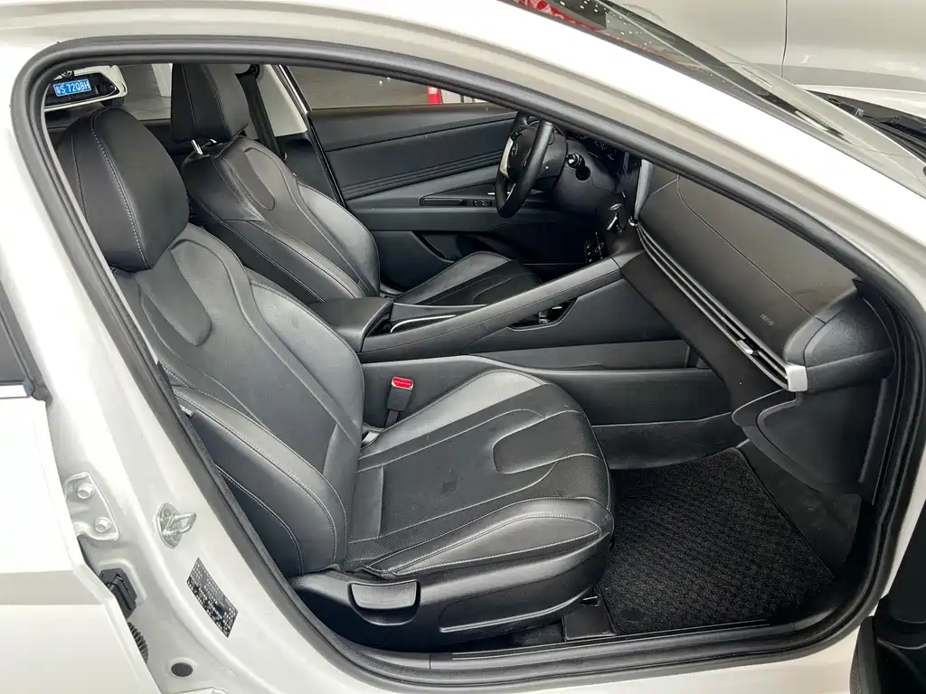 Hyundai Elantra — миниатюра 11