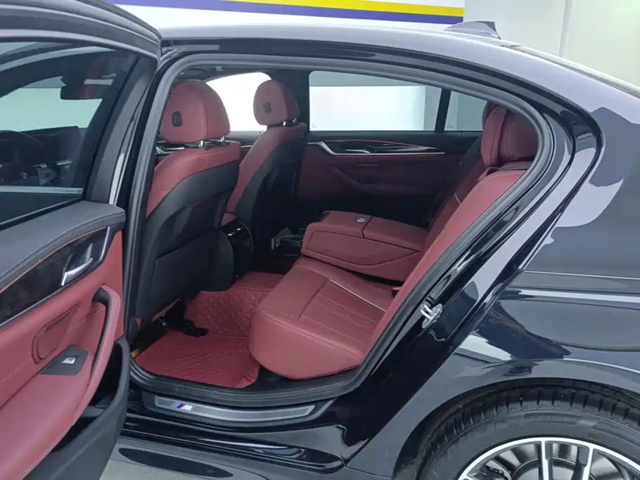 BMW 5 Series — миниатюра 11