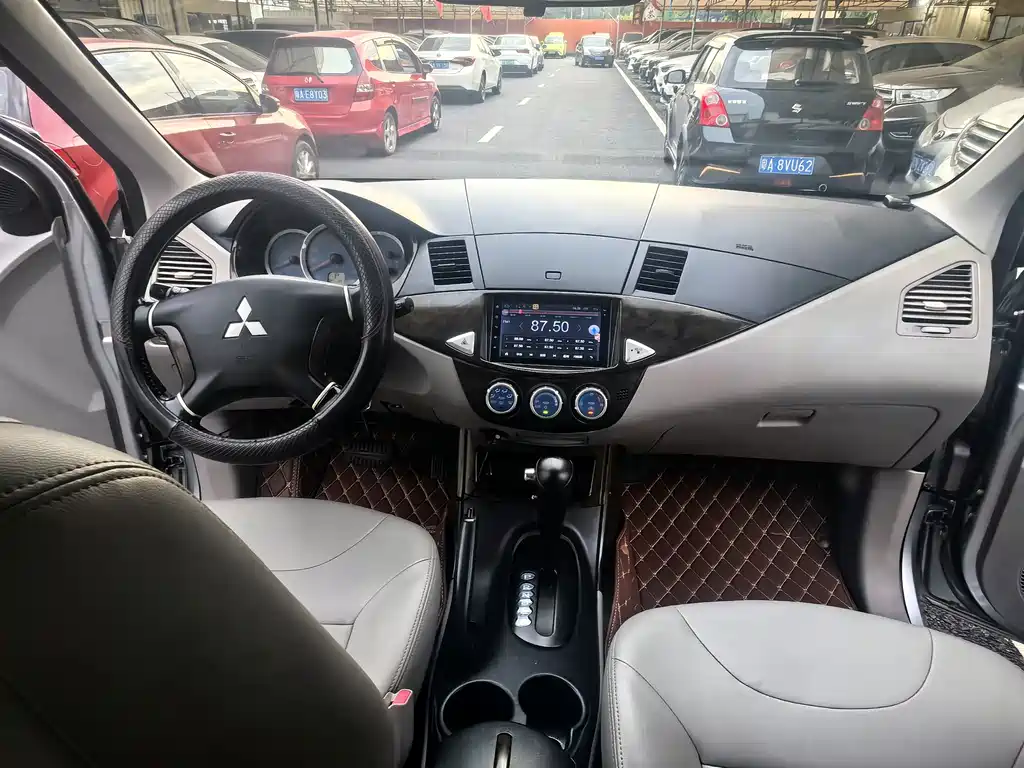 Mitsubishi Zinger — миниатюра 10