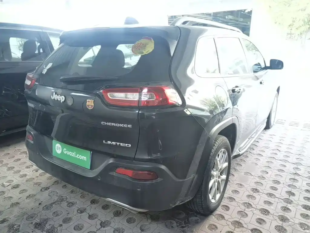 Jeep Cherokee — миниатюра 7