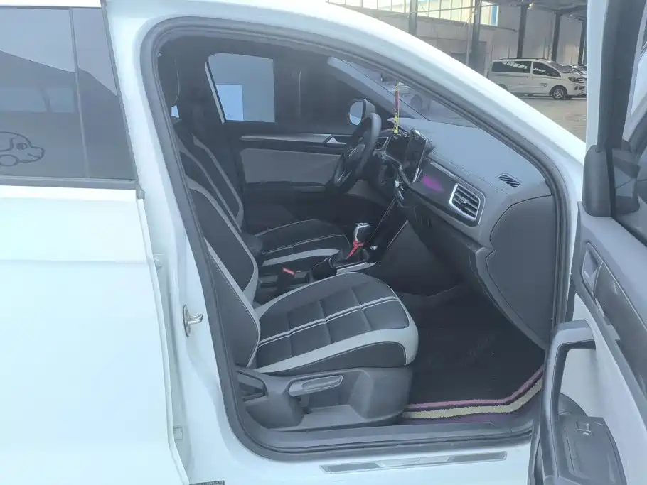 Volkswagen T-Roc — миниатюра 8