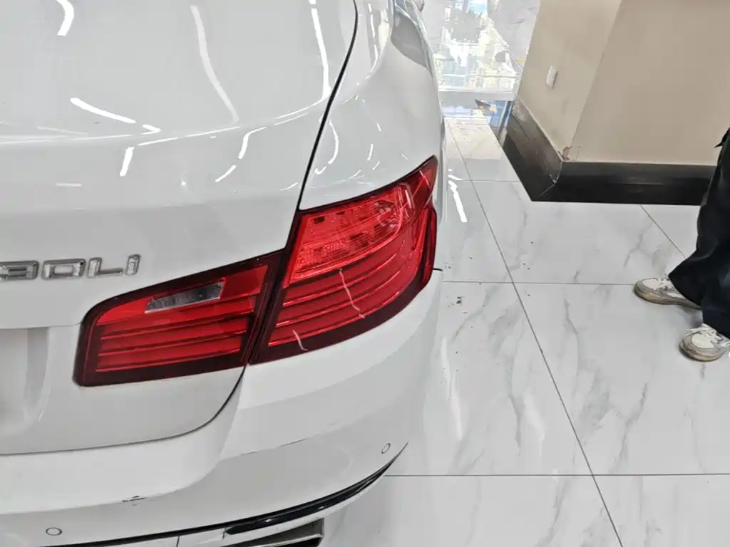 BMW 5 Series — миниатюра 8