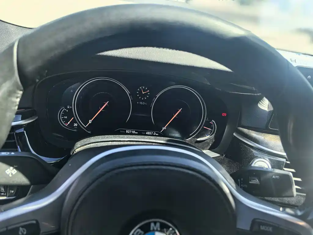 BMW 5 Series — миниатюра 7