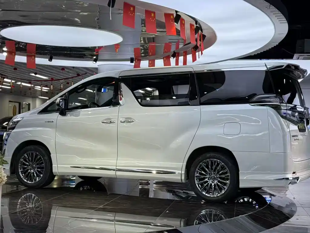 Toyota Alphard — миниатюра 7