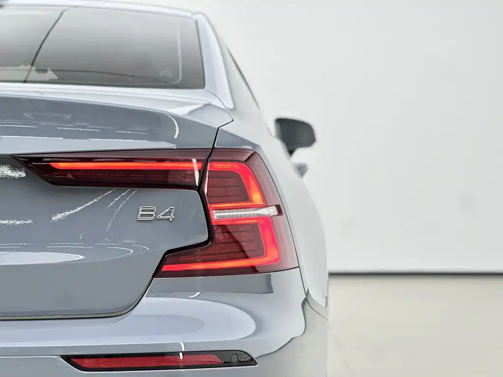 Volvo S60 2023 B4 Luxury