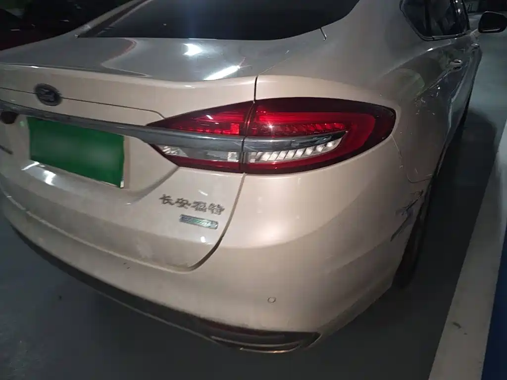 Ford Mondeo — миниатюра 8
