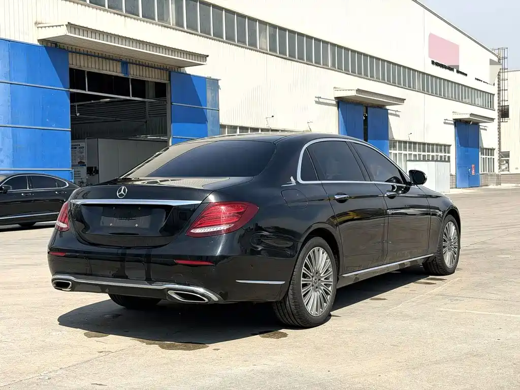 Mercedes-Benz E-Class — миниатюра 5