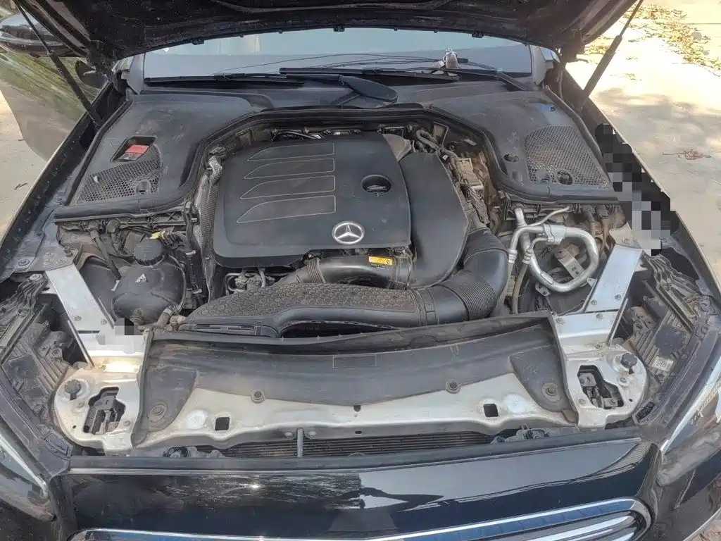 Mercedes-Benz E-Class — миниатюра 11