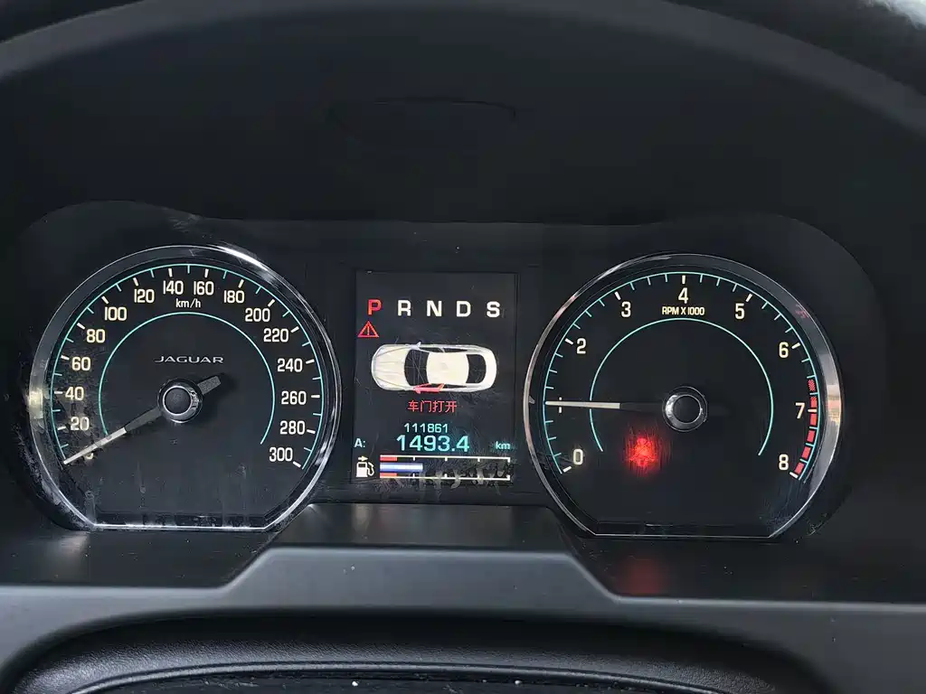 Jaguar XF — миниатюра 9