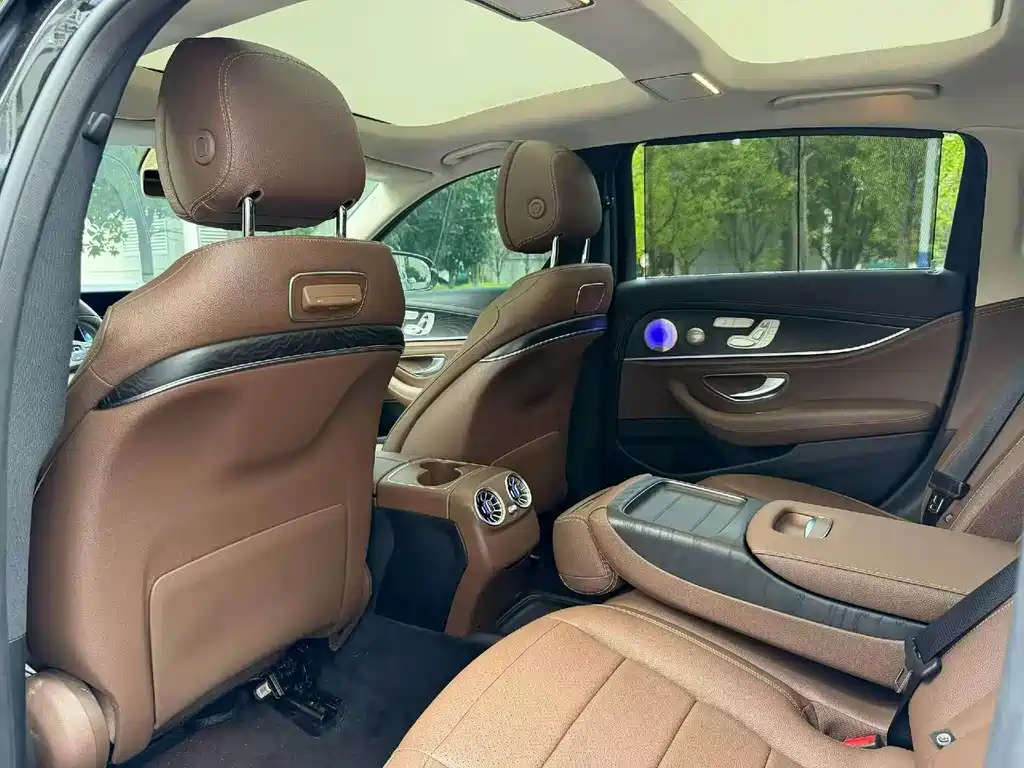 Mercedes-Benz E-Class — миниатюра 6