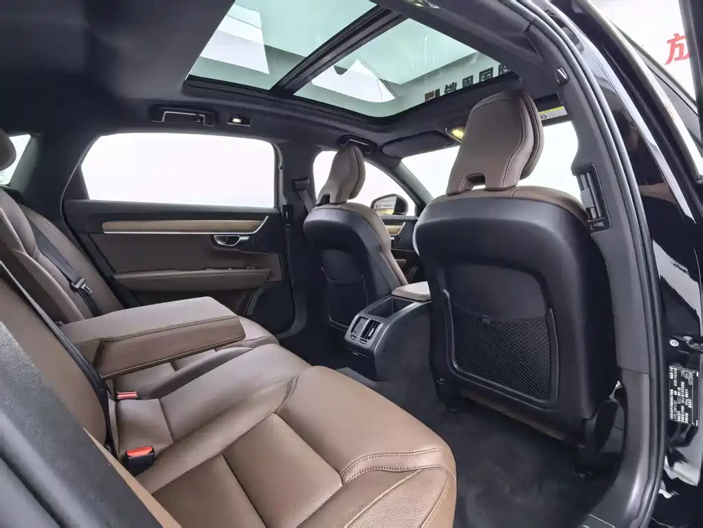 Volvo S90 — миниатюра 9