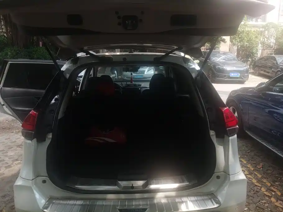 Nissan X-Trail — миниатюра 4