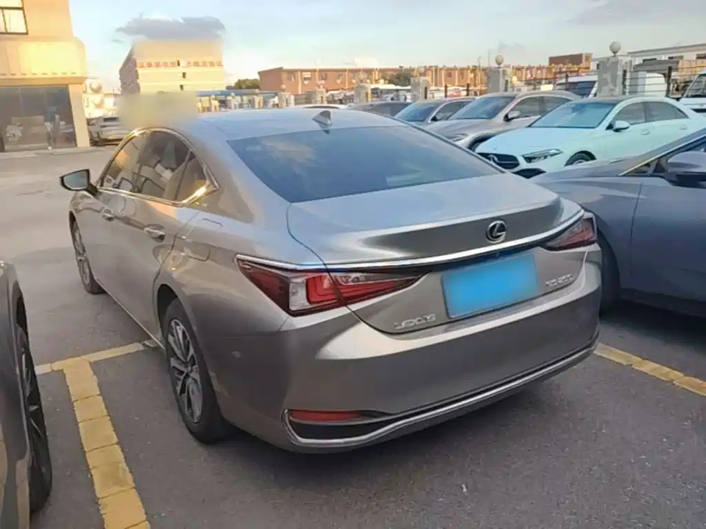 Lexus ES — миниатюра 5