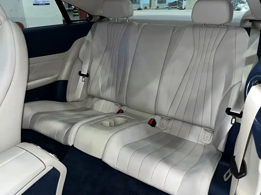 Mercedes-Benz E-Class (Import) — миниатюра 12