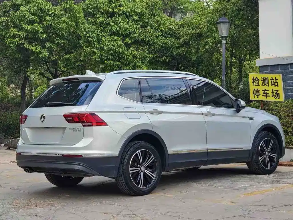 Volkswagen Tiguan L — миниатюра 9