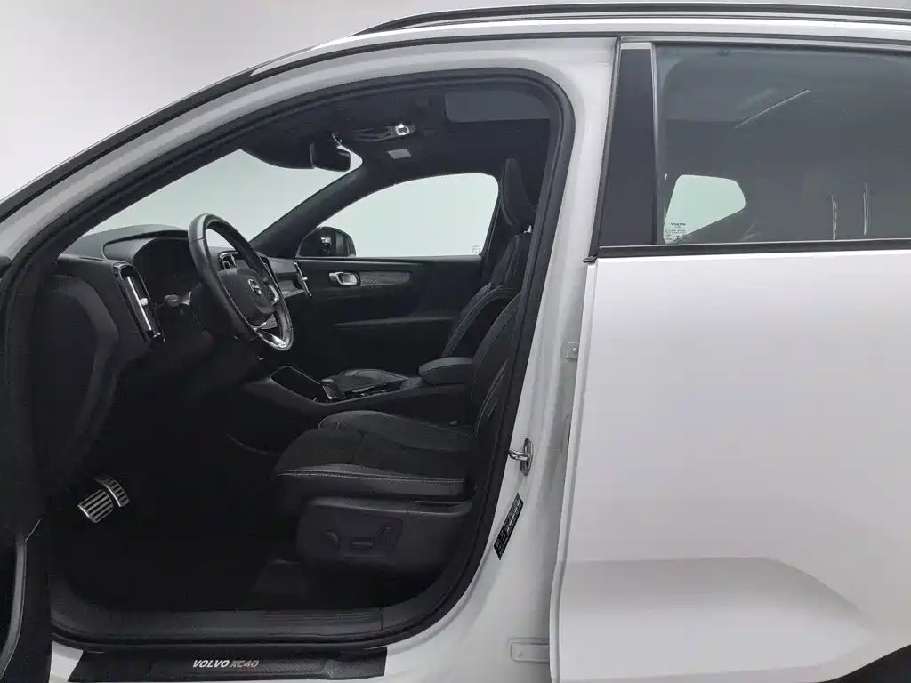 Volvo XC40 — миниатюра 10