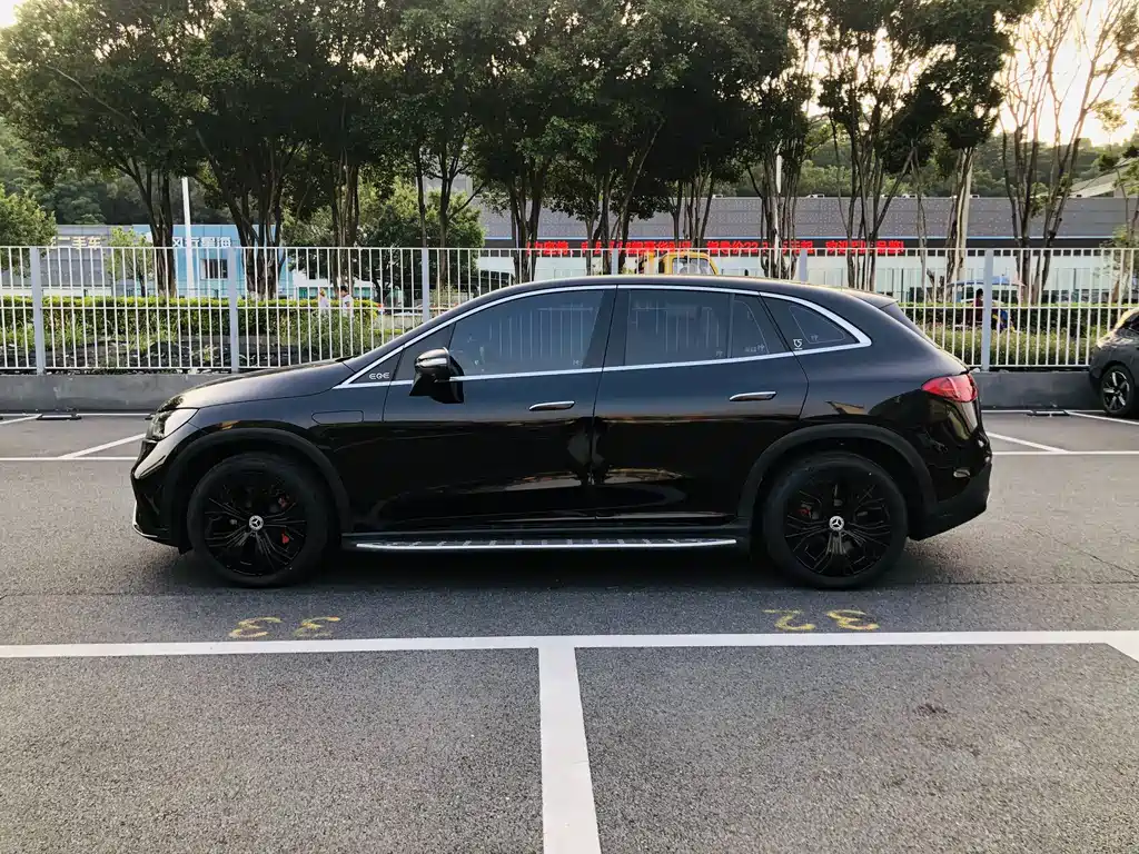 Mercedes-Benz EQE SUV — миниатюра 4