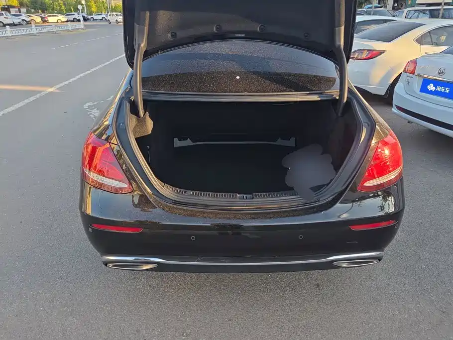 Mercedes-Benz E-Class — миниатюра 4