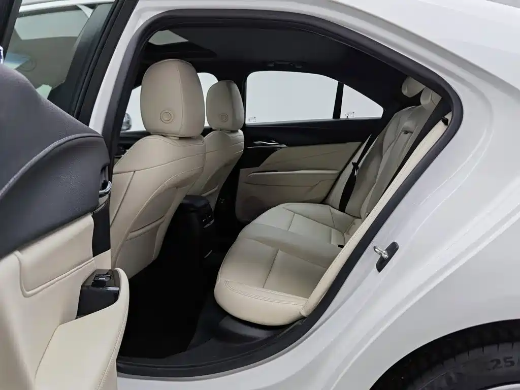 Cadillac CT4 — миниатюра 15