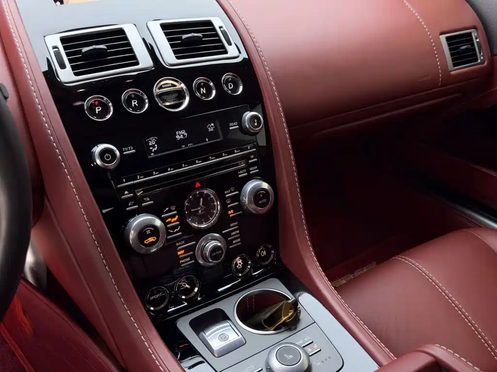 Aston Martin Rapide — миниатюра 22