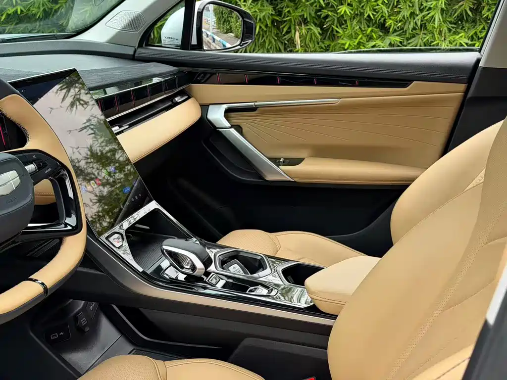 Geely Boyue L — миниатюра 11