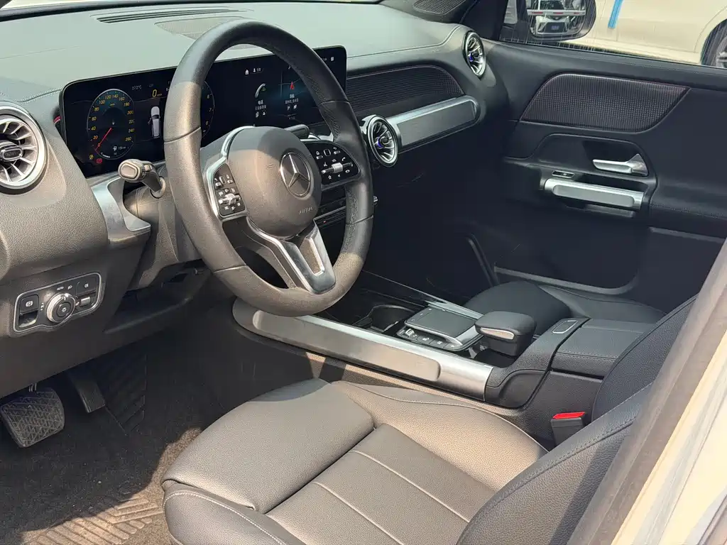 Mercedes-Benz GLB — миниатюра 10