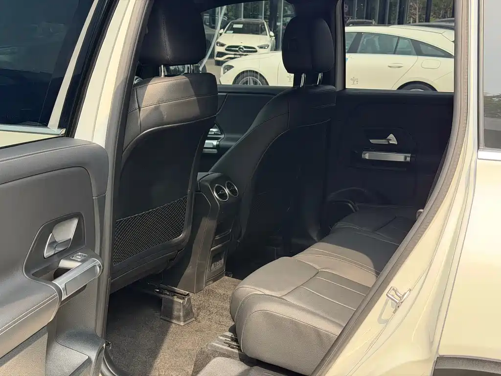 Mercedes-Benz GLB — миниатюра 12