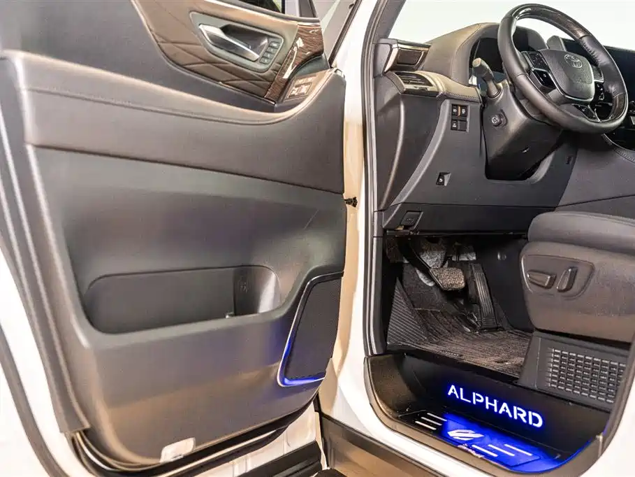 Toyota Alphard 2024 2.5L Premium