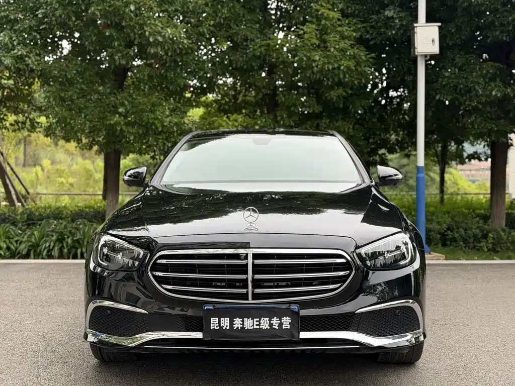 Mercedes-Benz E-Class — миниатюра 2
