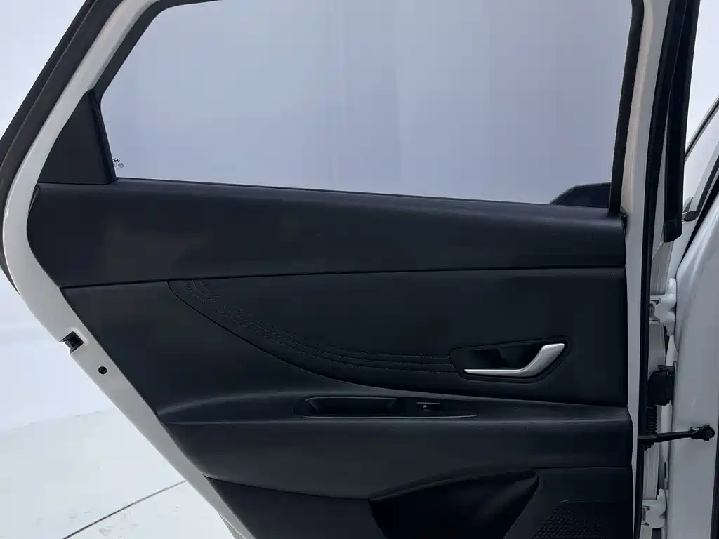 Hyundai Elantra — миниатюра 13