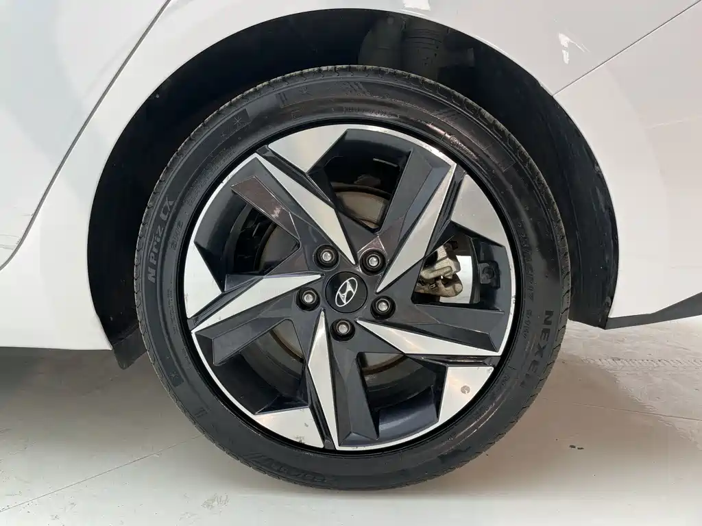 Hyundai Elantra — миниатюра 23