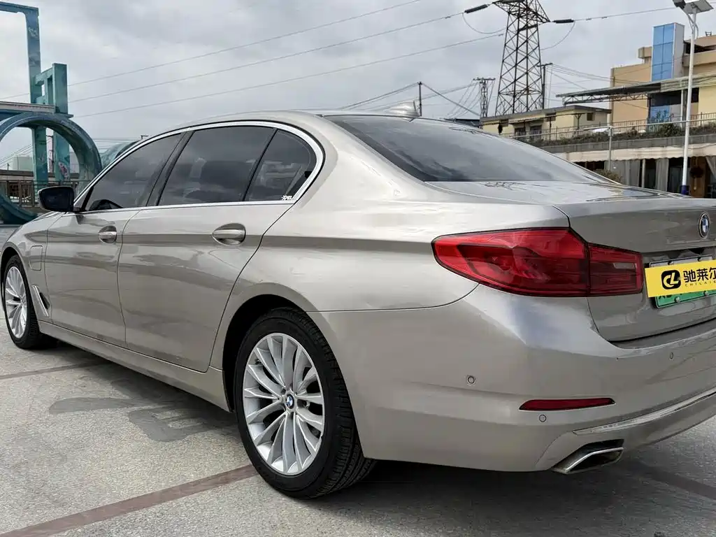 BMW 5 Series New Energy — миниатюра 10