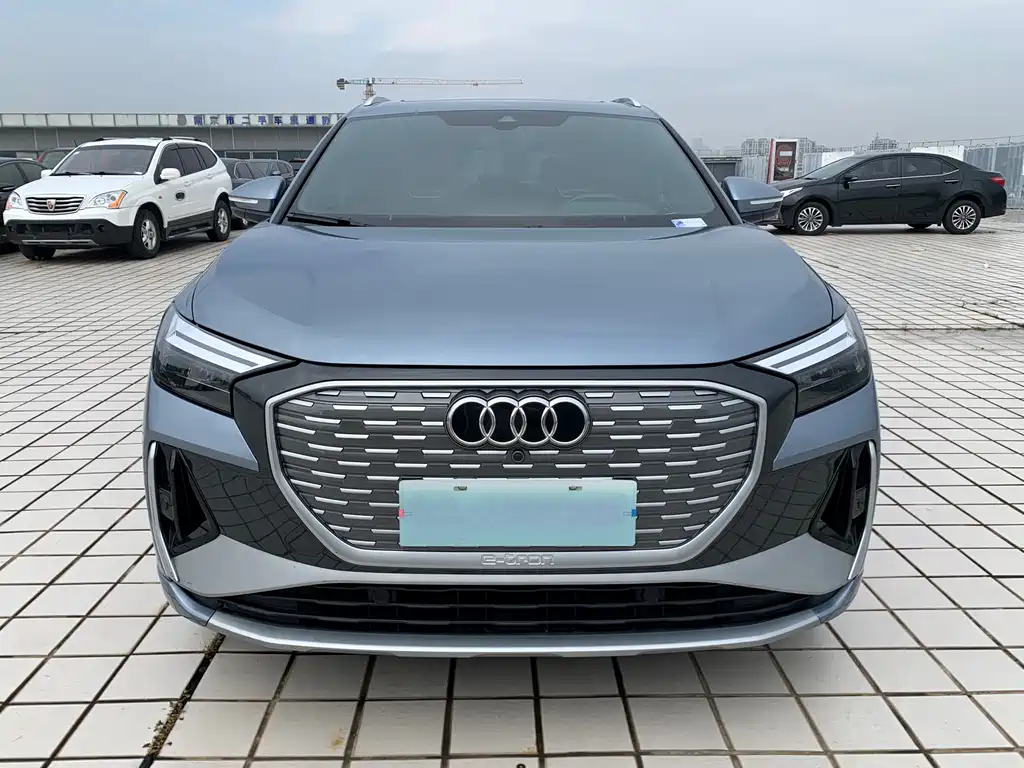 Audi Q4 e-tron — миниатюра 2