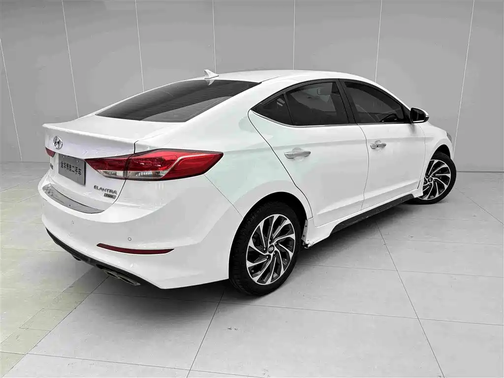 Hyundai Elantra — миниатюра 4